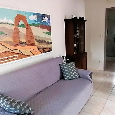 Le Micocoulier Apartment *